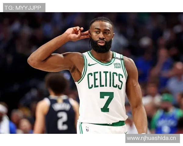 杰伦布朗分享全队胜利喜悦强调持续学习与进步的重要性